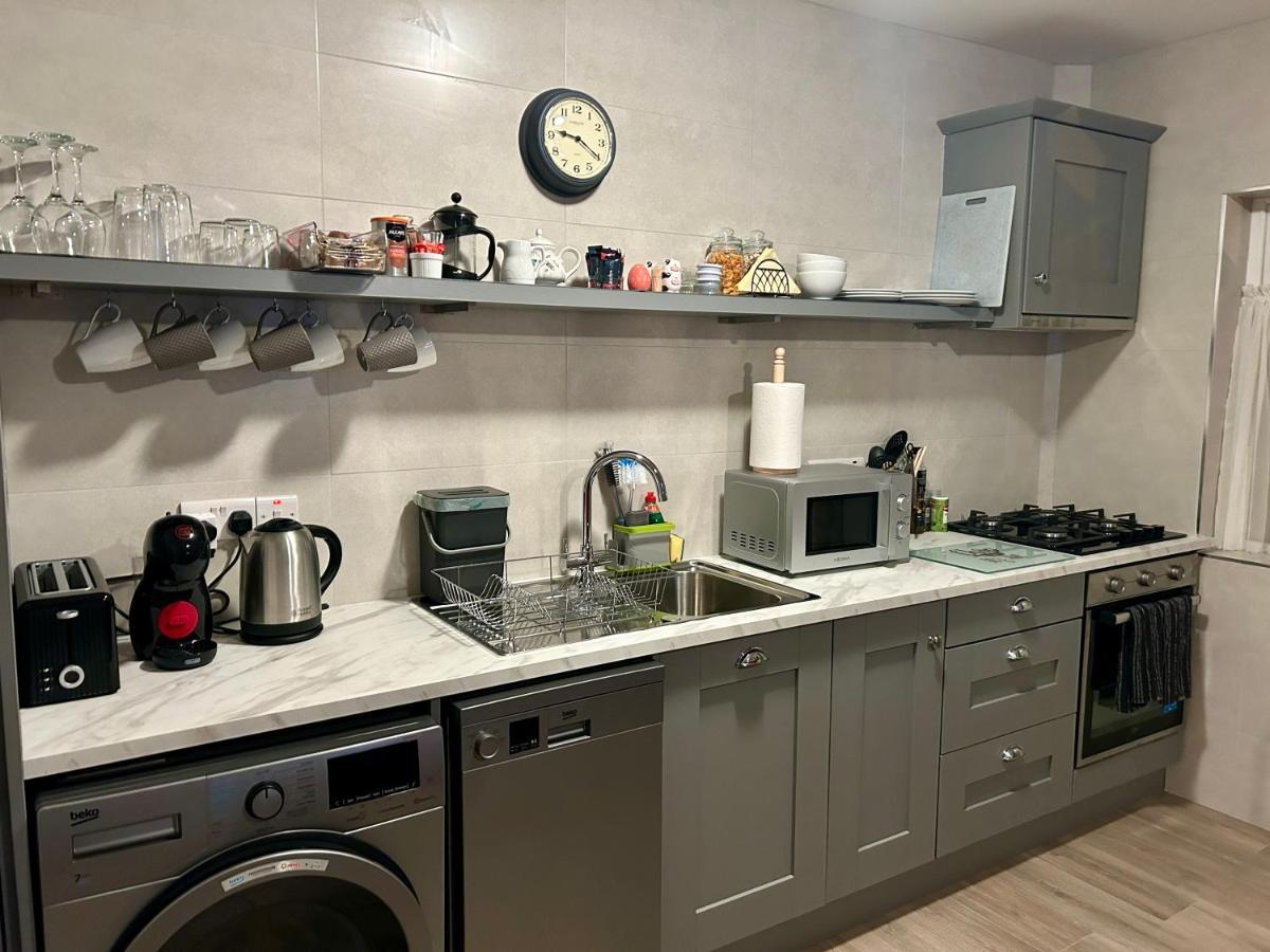 Buttermilk Lodge Guest Accommodation Clifden Bagian luar foto