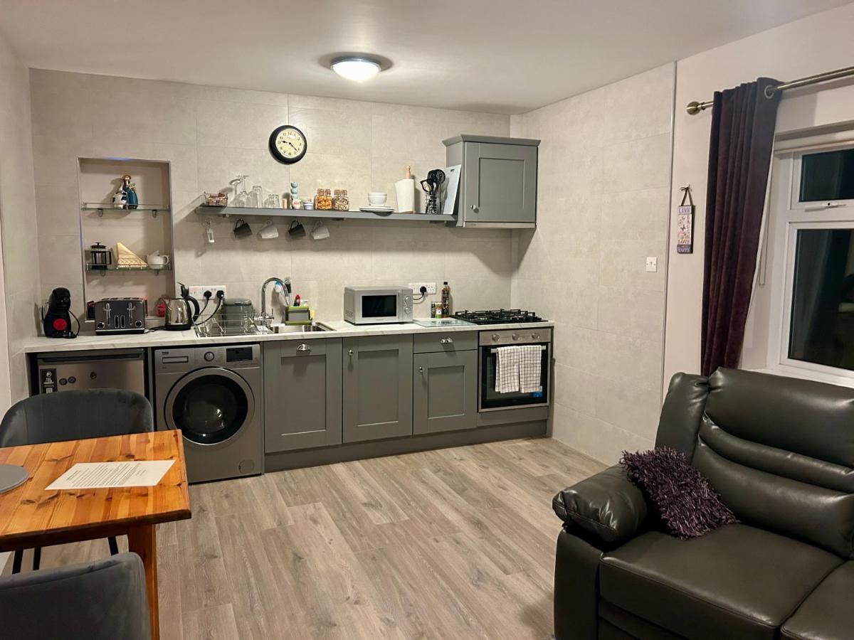 Buttermilk Lodge Guest Accommodation Clifden Bagian luar foto