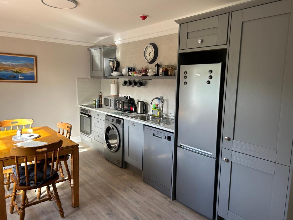 Buttermilk Lodge Guest Accommodation Clifden Bagian luar foto