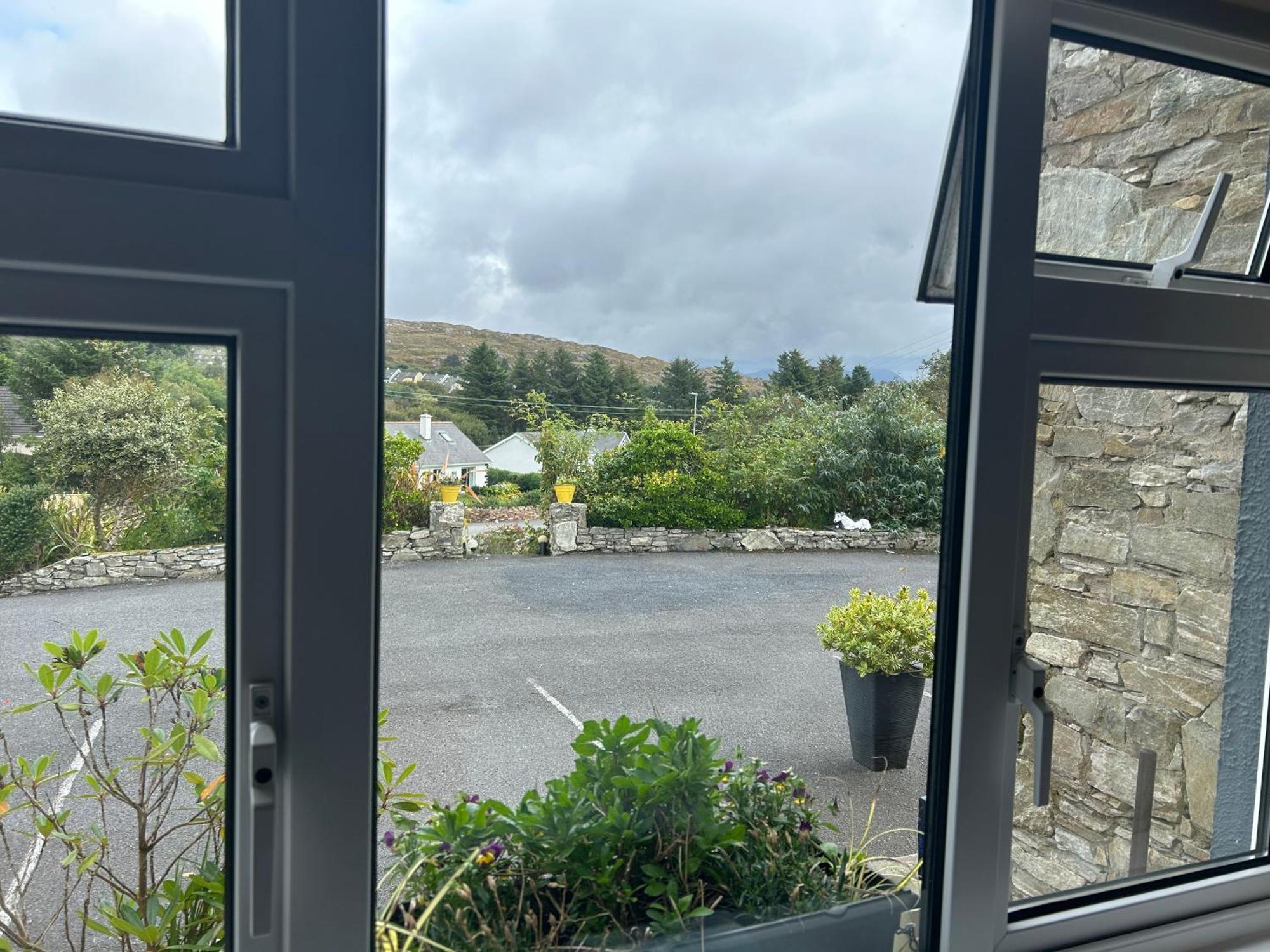 Buttermilk Lodge Guest Accommodation Clifden Bagian luar foto