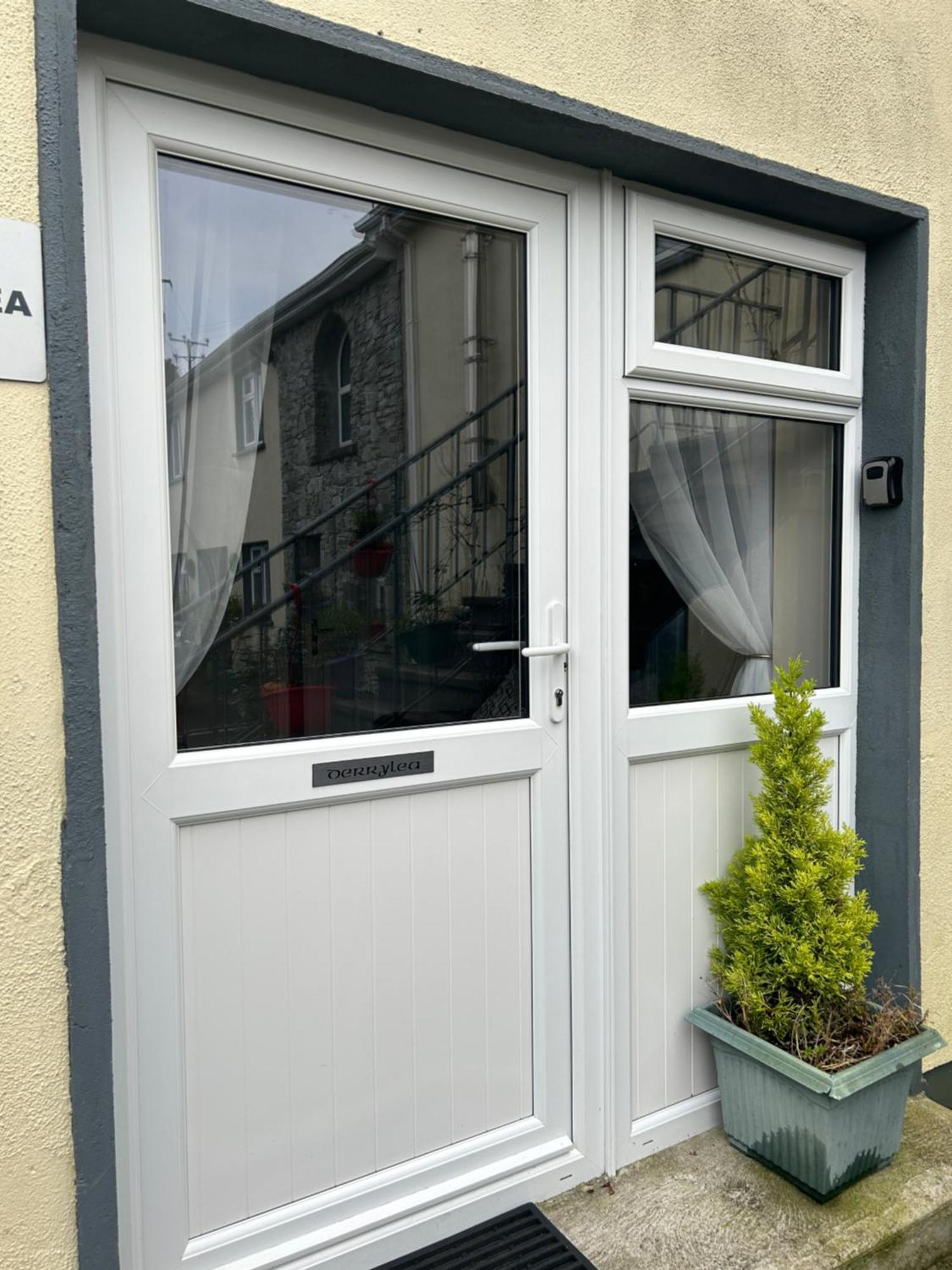 Buttermilk Lodge Guest Accommodation Clifden Bagian luar foto