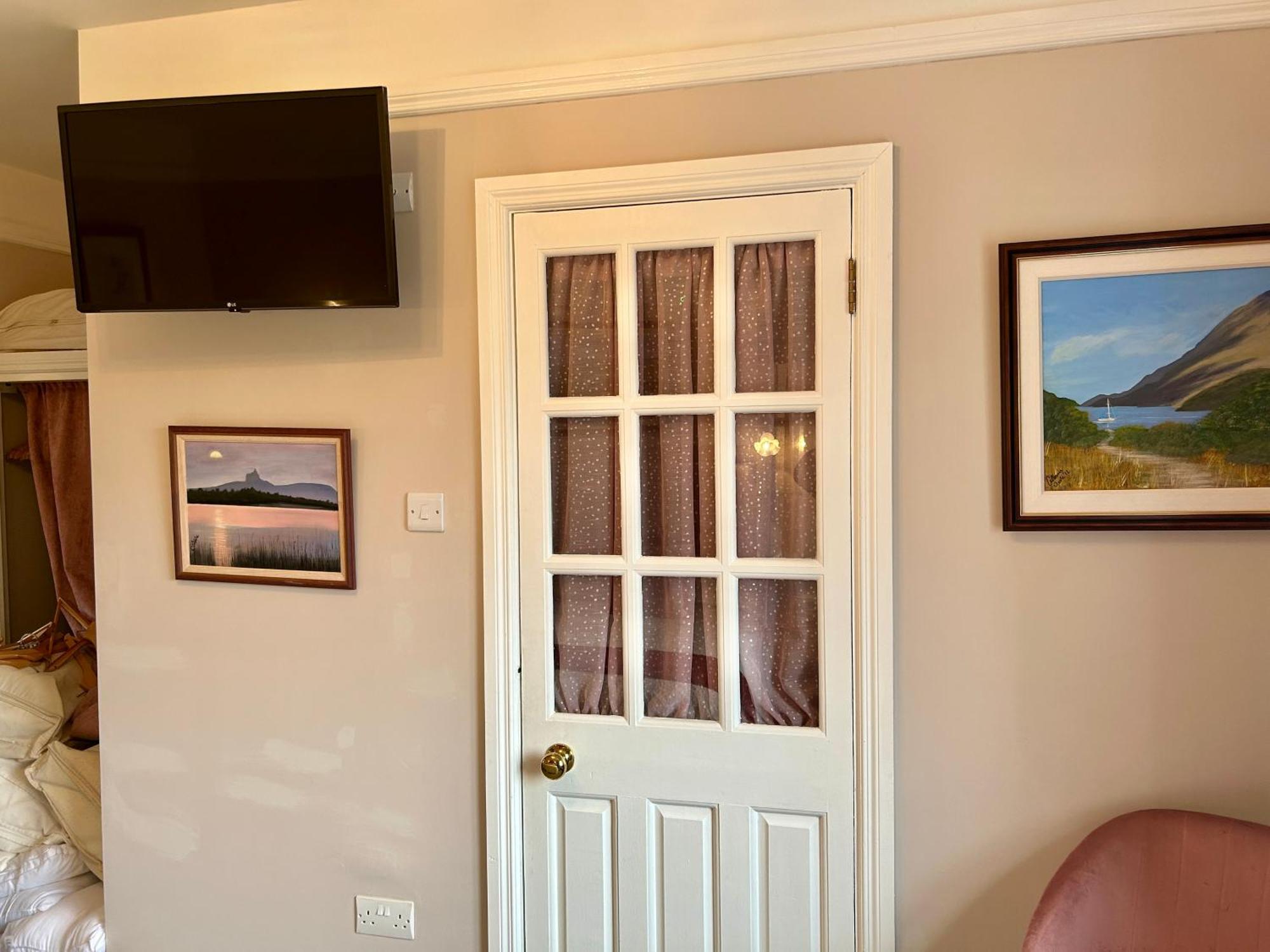 Buttermilk Lodge Guest Accommodation Clifden Bagian luar foto